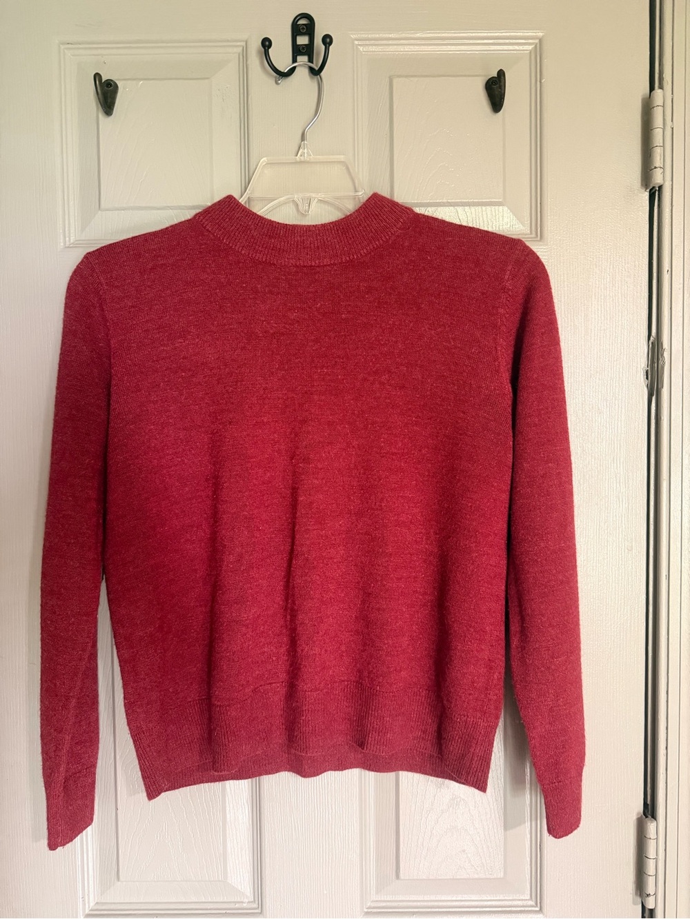 Sag Harbor Men's Heathered Red Crewneck Sweater